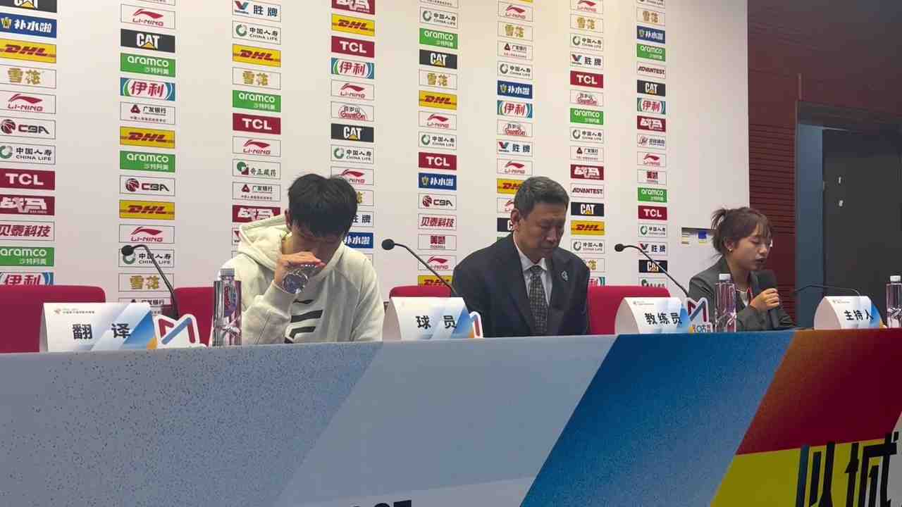 李楠:布朗缺阵让我们可以尝试更多阵容搭配 全华班也是被逼的